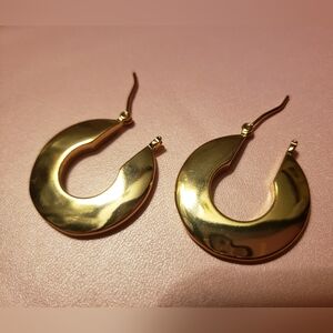 Elegant Gold Hoop Earrings
